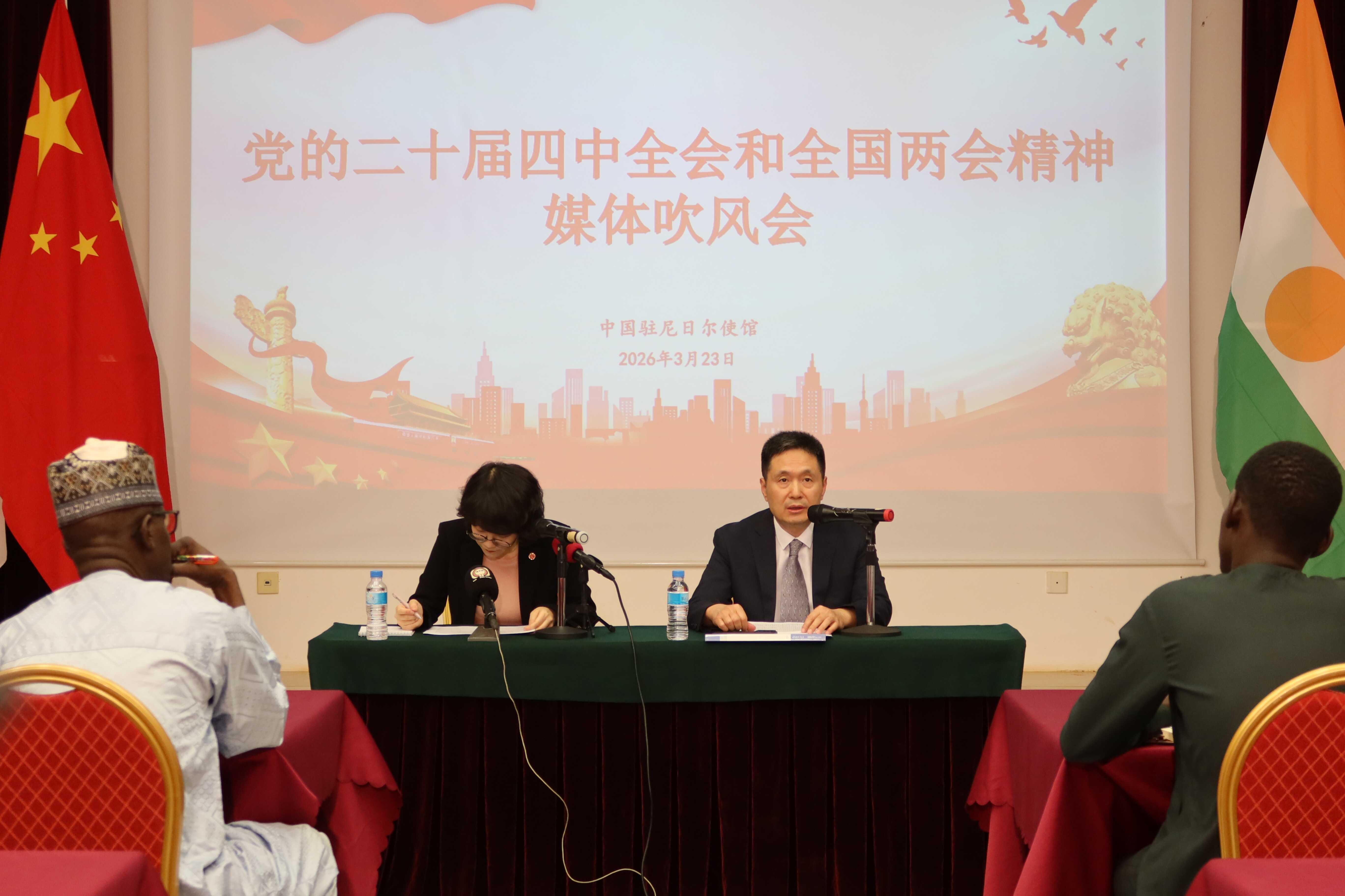 两会吹风会1.jpg
